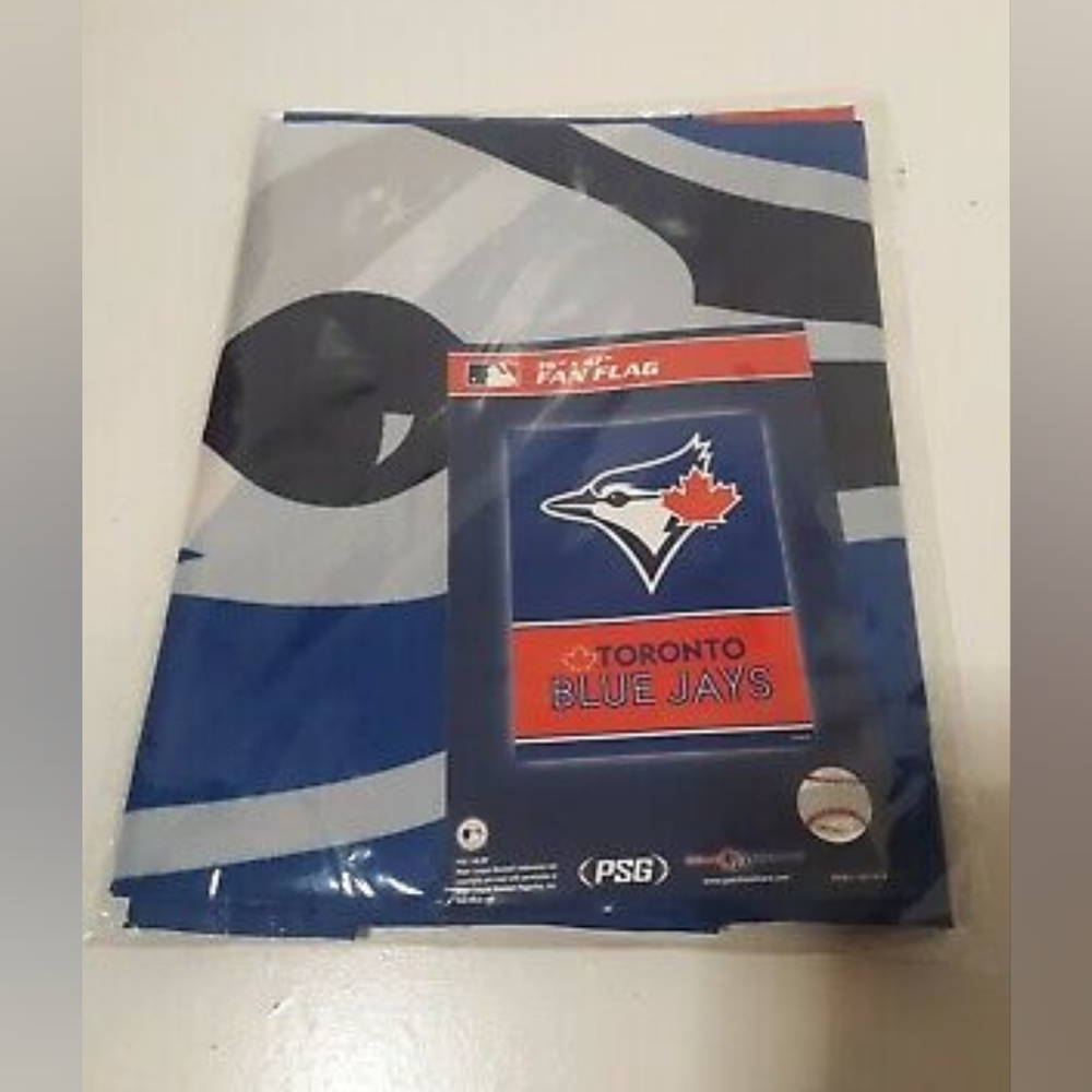 Toronto Blue Jays 36" x 47" Fan Flag Brand New